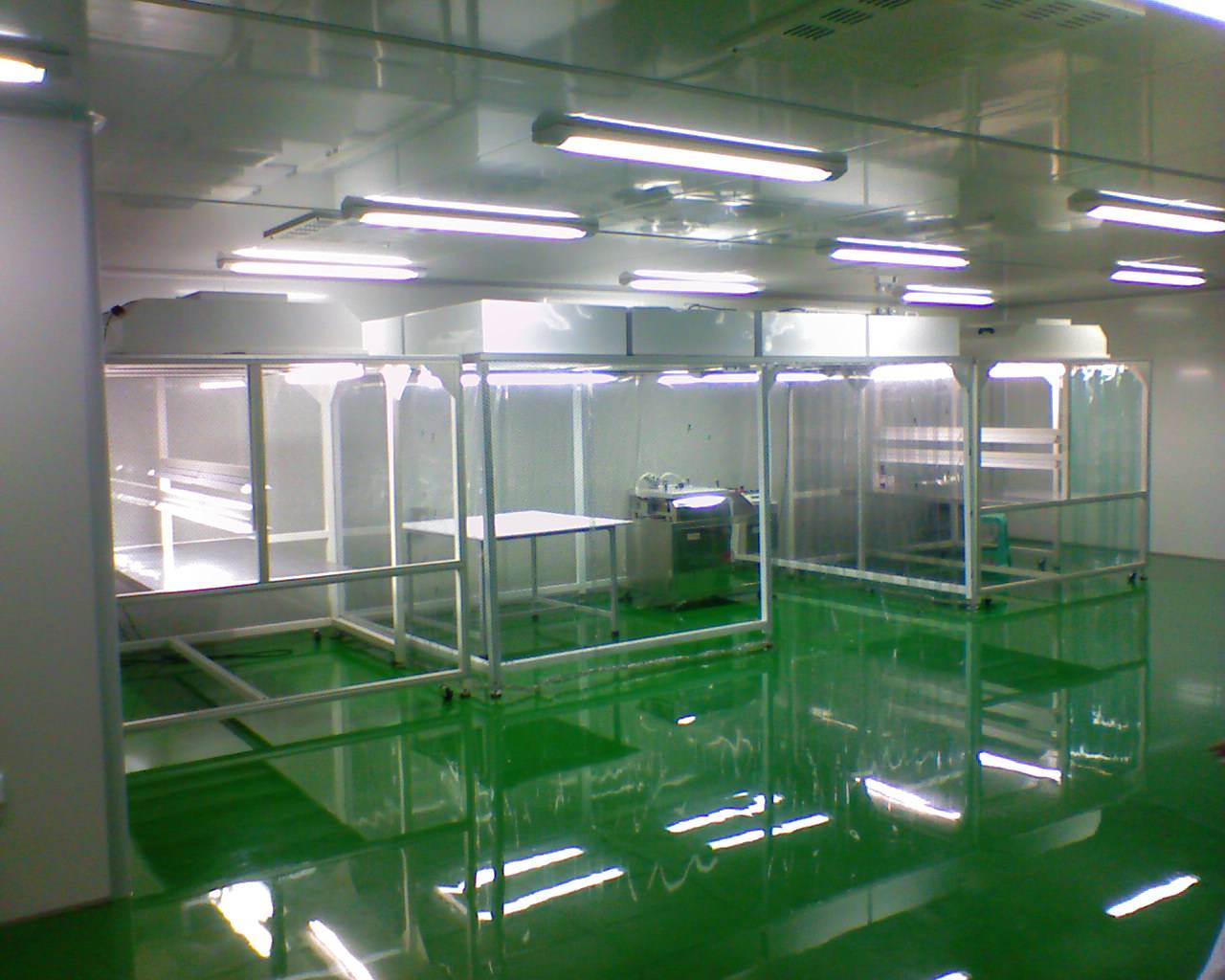 無塵潔凈室和潔凈棚哪個成本高？